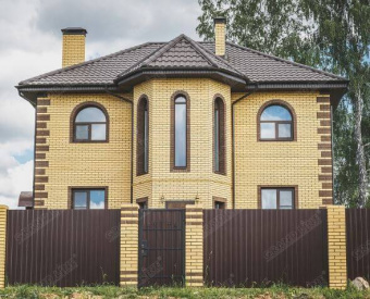 Кронштейн трубы (на кирпич) Grand Line, 90 мм, RAL 8017 коричневый